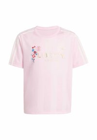 Lichtroze T-shirt met korte mouwen met witte strepen op de mouwen, gouden tekst "LIBERTY LONDON", kleine bloemenborduring en Adidas-logo op de borst.