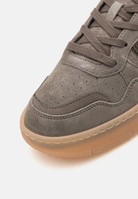 Colmar Originals AUSTIN ROOTS - Sneakers basse - chocolate