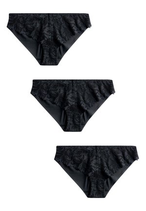 Trzy pary czarnych koronkowych damskich majtek bikini ułożonych pionowo na białym tle.