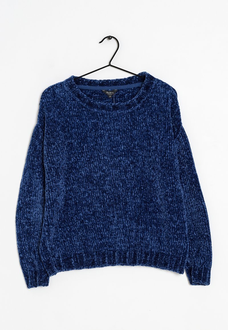 Pull en chenille bleu marine à manches longues avec poignets et ourlet côtelés, suspendu sur un cintre noir sur fond blanc.