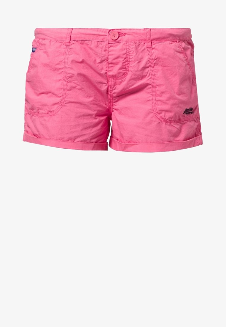 Shorts décontractés roses pour femmes avec ourlets roulés, fermeture à boutons sur le devant, deux poches avant et petit logo brodé sur la poche droite.