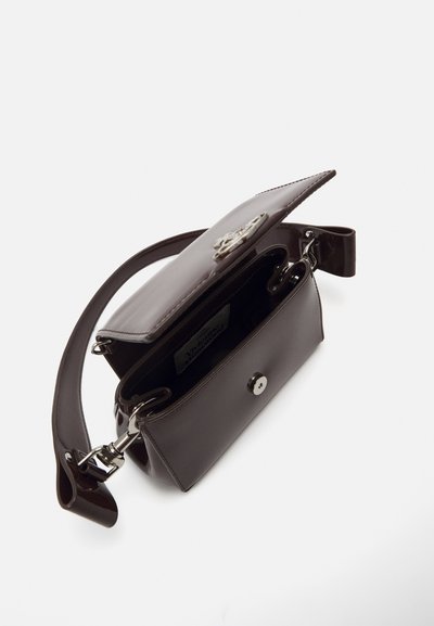 Vivienne Westwood HAZEL SMALL HANDBAG - Kézitáska - brown