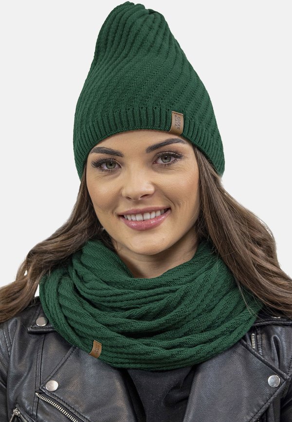 7017 BEANIE AND SCARF SET - Schlauchschal