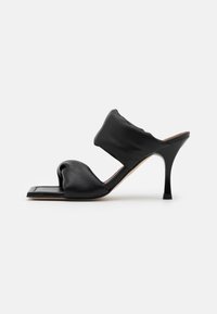 Mules de salto - black