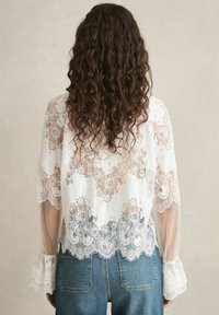 Reiss REGULAR FIT-EMILIA FLARED-CUFF  - Bluse - ivory