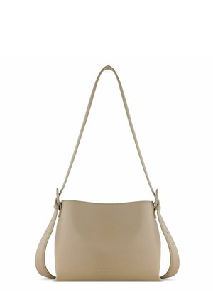 Borsa a mano in pelle beige con finitura liscia, parte superiore arrotondata, tracolla regolabile e un branding discreto sul davanti. Design semplice e classico.