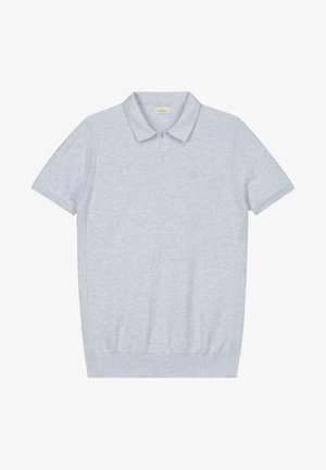 Világosszürke polo ing bordázott textúrával, rövid ujjak, klasszikus gallér és egy diszkrét hímzett logó a mellkason.