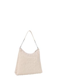 Borsa hobo beige con design logo inciso, caratterizzata da una forma curva, una tracolla a catena singola e una texture in pelle liscia. Dettaglio con chiusura a zip.