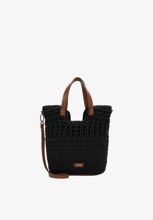 Bolso tote negro de crochet con asas de cuero marrón y correa de hombro desmontable, forma rectangular con etiqueta de la marca en el frente.