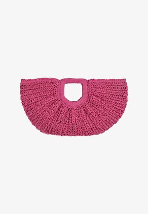 Bolso de mano de crochet rosa con forma redondeada y una asa cuadrada recortada. Tejido texturizado con un diseño plisado alrededor de los bordes.