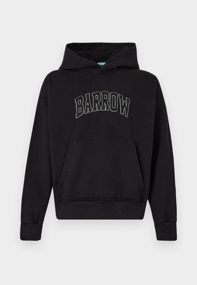 Μαύρο φούτερ με κουκούλα με τη λέξη "BARROW" κεντημένη με μεγάλα γράμματα περιγράμματος στο στήθος και μια μπροστινή τσέπη καγκουρό.