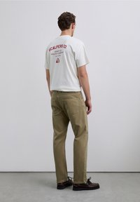 Scalpers SELVEDGE - Blugi drepți - khaki