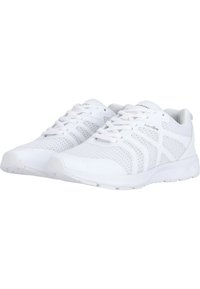 Witte sportieve schoenen met mesh textiel, versterkte neus, gestructureerde zool en vetersysteem. Bevat zijstrepen en logo-accenten.