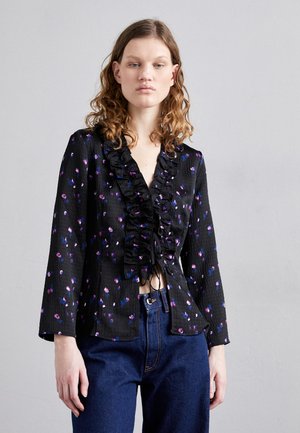 Bluză neagră cu flori, cu un front fustă, având modele în nuanțe de violet și albastru. Mâneci lungi, design scurt și țesătură texturată.