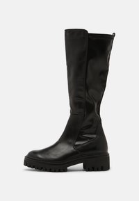 Schwarze knielange Stiefel aus glattem Leder, mit einer stabilen Sohle, runder Zehenform und einem seitlichen Reißverschluss für einfaches Anziehen. Mit einer matten Oberfläche strukturiert.