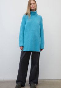 Marc O'Polo DENIM LONG WITH MOCK NECK AND RAGLAN SLEEVE - Strickpullover - clear blue sky