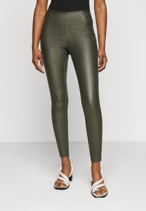 Object Petite OBJBELLE COATED PETITE - Κολάν - Παντελόνια - forest night