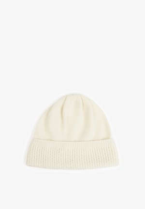 Kremowa dziana czapka z teksturowanym ściągaczem, zaokrąglonym wierzchem i miękkim materiałem, idealna na zimną pogodę.