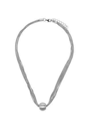 Srebrny naszyjnik z wieloma rzędami, z gładką, zaokrągloną prostokątną koralikiem na środku oraz zapięciem typu karabińczyk z regulowanym łańcuszkiem.