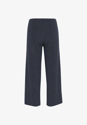 Modre prugaste široke hlače z visokim pasom, ki imajo navpične bele pinstripe, izdelane iz mehkega materiala za udobje in enostavno gibanje.