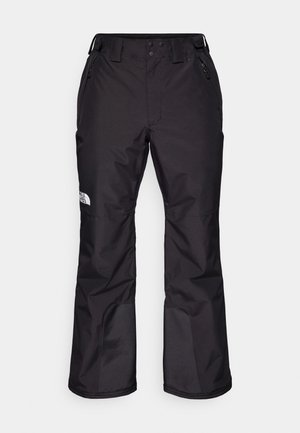 Calças impermeáveis pretas com um design de perna reta, apresentando cintura ajustável, bolsos com fecho e um detalhe do logo na coxa esquerda.