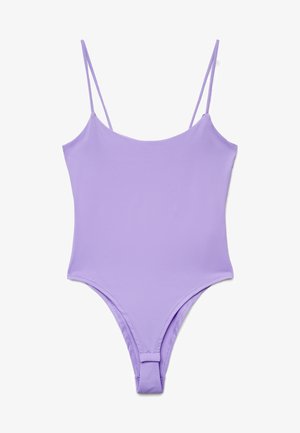 Costume intero lilla con sottili spalline a spaghetti e scollo rotondo, disteso su uno sfondo bianco.