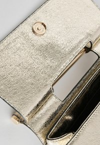 Next HANDLE - REGULAR FIT - Pikkulaukku - gold coloured