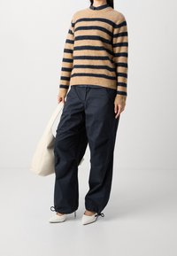 Mos Mosh Sweter