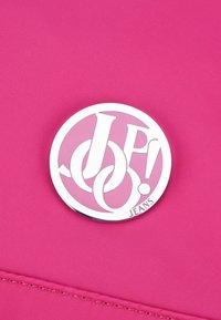 JOOP! Jeans LIETISSIMO ELVA - Nahrbtnik - carmine