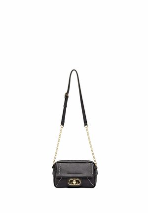 Borsa a tracolla in pelle nera con tracolla a catena dorata e chiusura, con dettagli di cuciture bianche sulla patta frontale.