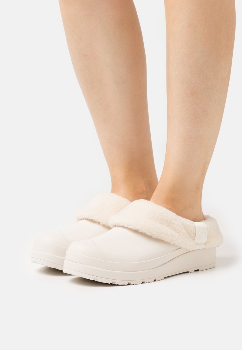 Hunter ORIGINAL WOMENS PLAY SHERPA INSULATED CLOG Mules white/off