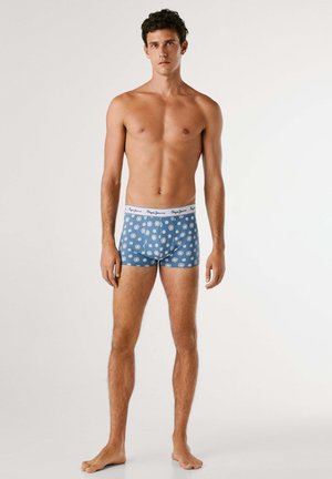 Blaue gemusterte Boxershorts mit einem weißen elastischen Bund, der schwarze Markenkennzeichnung aufweist. Der Stoff hat eine glatte Textur und eine enge Passform.