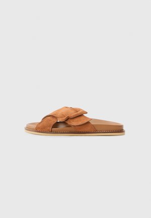 Sophia Webster BLAIR SLIDE - Sandalias planas - caramello
