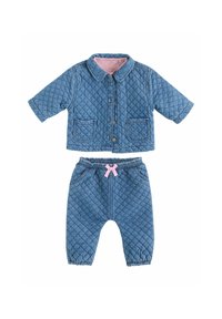 Gequilted blauwe denim jack met korte mouwen en twee zakken, gecombineerd met bijpassende broek met een elastische tailleband en een roze strikdetail.