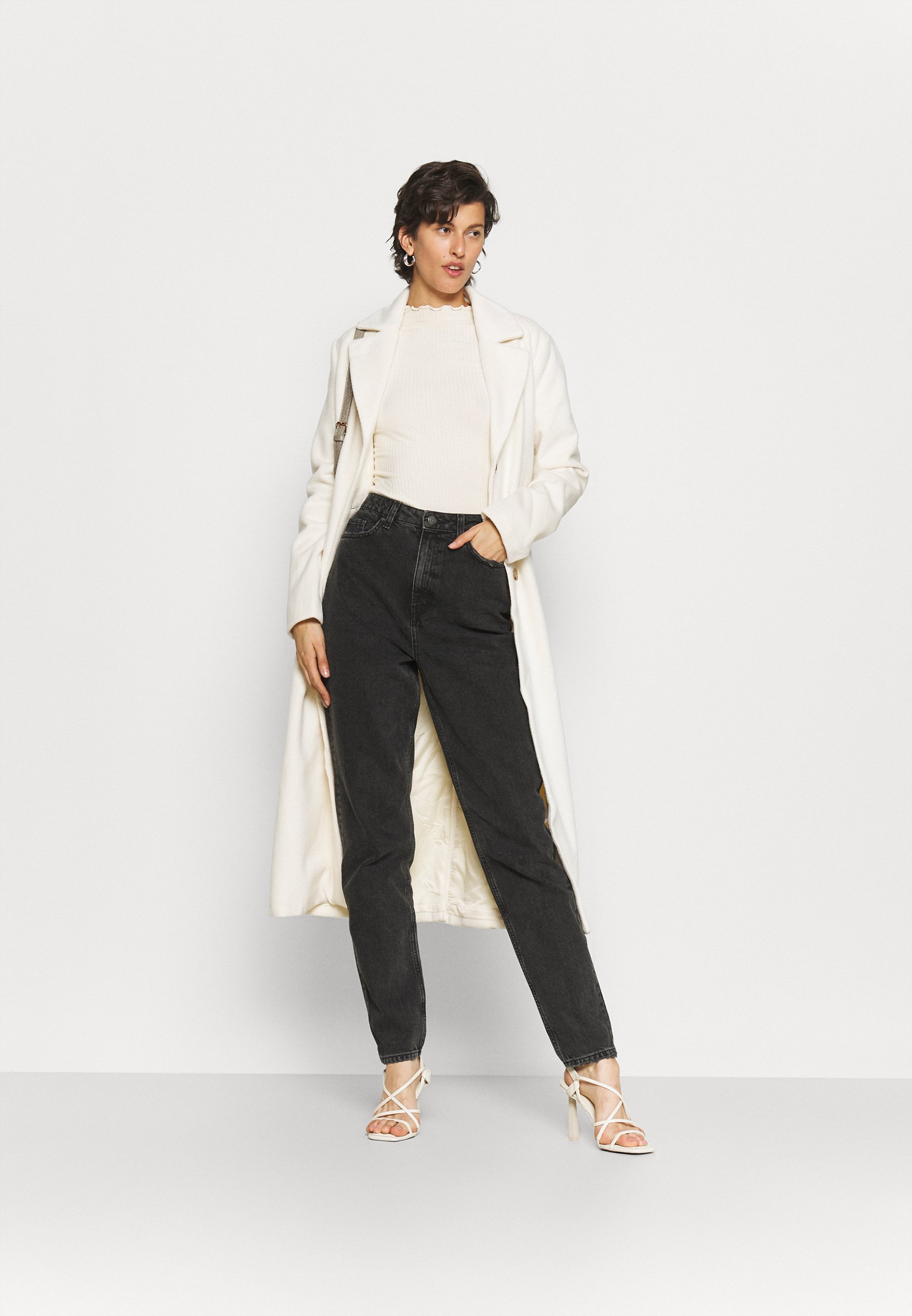 Vero Moda Tall VMZOE MOM JEANS - Laisvo kirpimo džinsai - black/juoda -  Zalando.lt