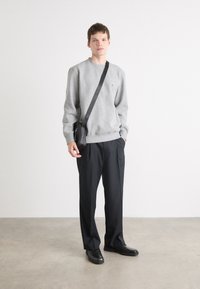 Tommy Hilfiger ESSENTIAL CREWNECK - Sudadera - medium grey heather
