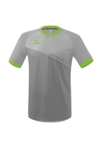 T-shirt atletico grigio a maniche corte, con un accento verde al colletto e ai polsini, e strisce diagonali grigio chiaro che attraversano la parte anteriore.