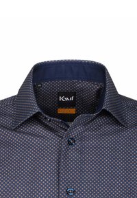 Camicia a fantasia navy con piccole macchie arancioni e bianche, slim fit, colletto button-down e dettaglio interno del colletto a contrasto.