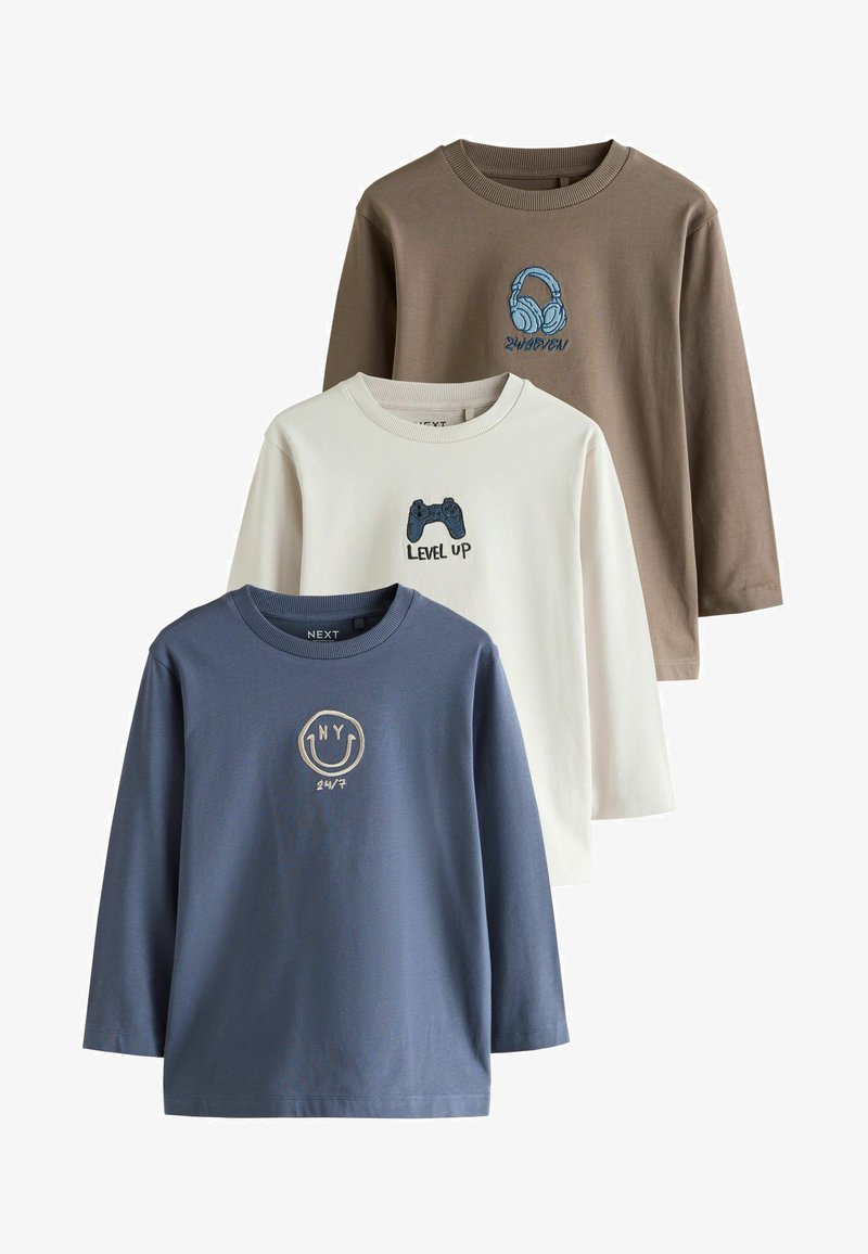 Tričko s dlhými rukávmi v hnedej, bielej a modrej farbe. Hnedé tričko zobrazuje slúchadlá, biele má herný ovládač a modré zobrazuje logo.