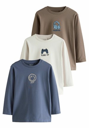 Tre magliette a maniche lunghe: marrone con cuffie, bianca con controller di gioco, blu con faccina sorridente. Tutte presentano grafiche ricamate.