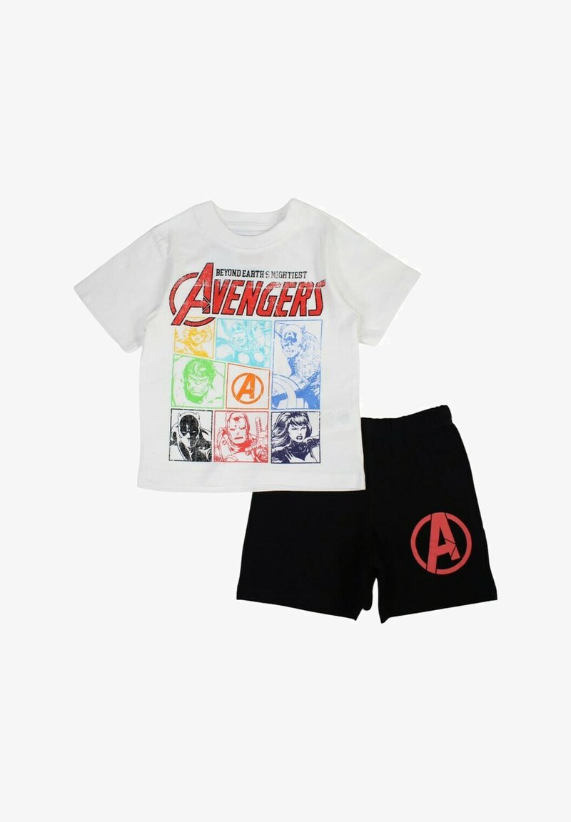 T-shirt en coton blanc avec un graphique des Avengers en grille de couleurs, associé à un short noir avec le logo "A" rouge. Manches courtes, coupe décontractée.