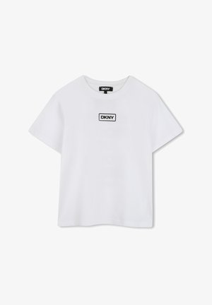 T-shirt en coton blanc à manches courtes, col rond, avec un logo DKNY rectangulaire noir sur la poitrine. Texture lisse, coupe décontractée.