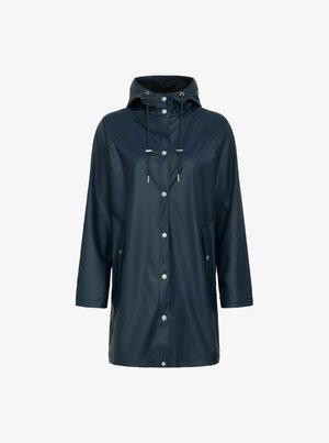 Veste de pluie bleu marine résistant à l'eau avec capuche, boutons-pression, cordons de serrage réglables et deux poches latérales. Texture lisse et légèrement brillante.