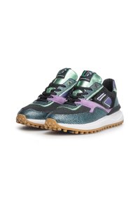 Sneaker multicolori con un design testurizzato verde e nero, accenti viola e una suola in gomma con battistrada decorato.