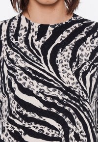 Bimba Y Lola ZEBRA  - Jersey de punto - zebra marfil