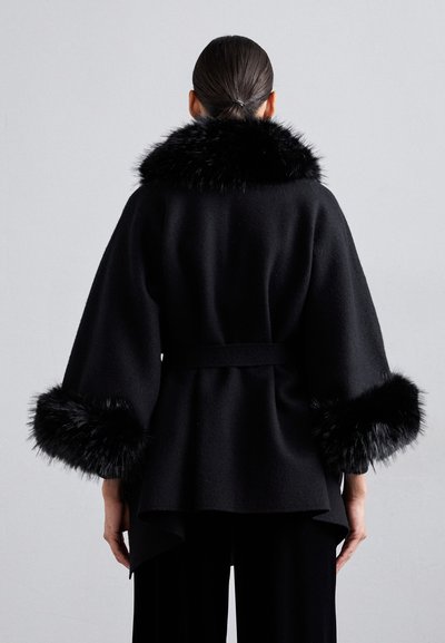 Alice + Olivia Pončo - black