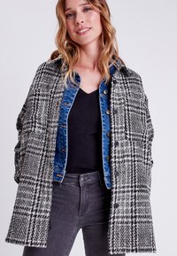 BONOBO Jeans GERADES MIT KNÖPFEN - Camicia - noir