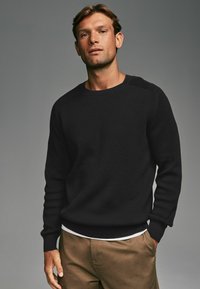Next CREW REGULAR FIT - Pullover - black