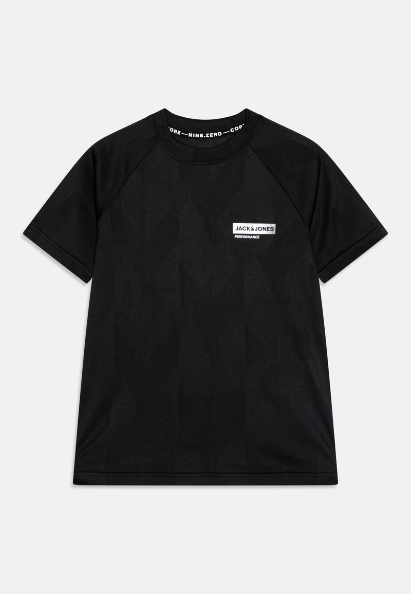 Melnā īsām piedurknēm t-kreklā ar ģeometrisku tekstūru, apaļa dekoltē un neliels balts logo uz krūtīm. Mīksts, elpojošs audums.