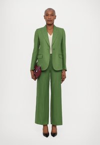 Weekend Max Mara MALIZIA - Auduma bikses - green